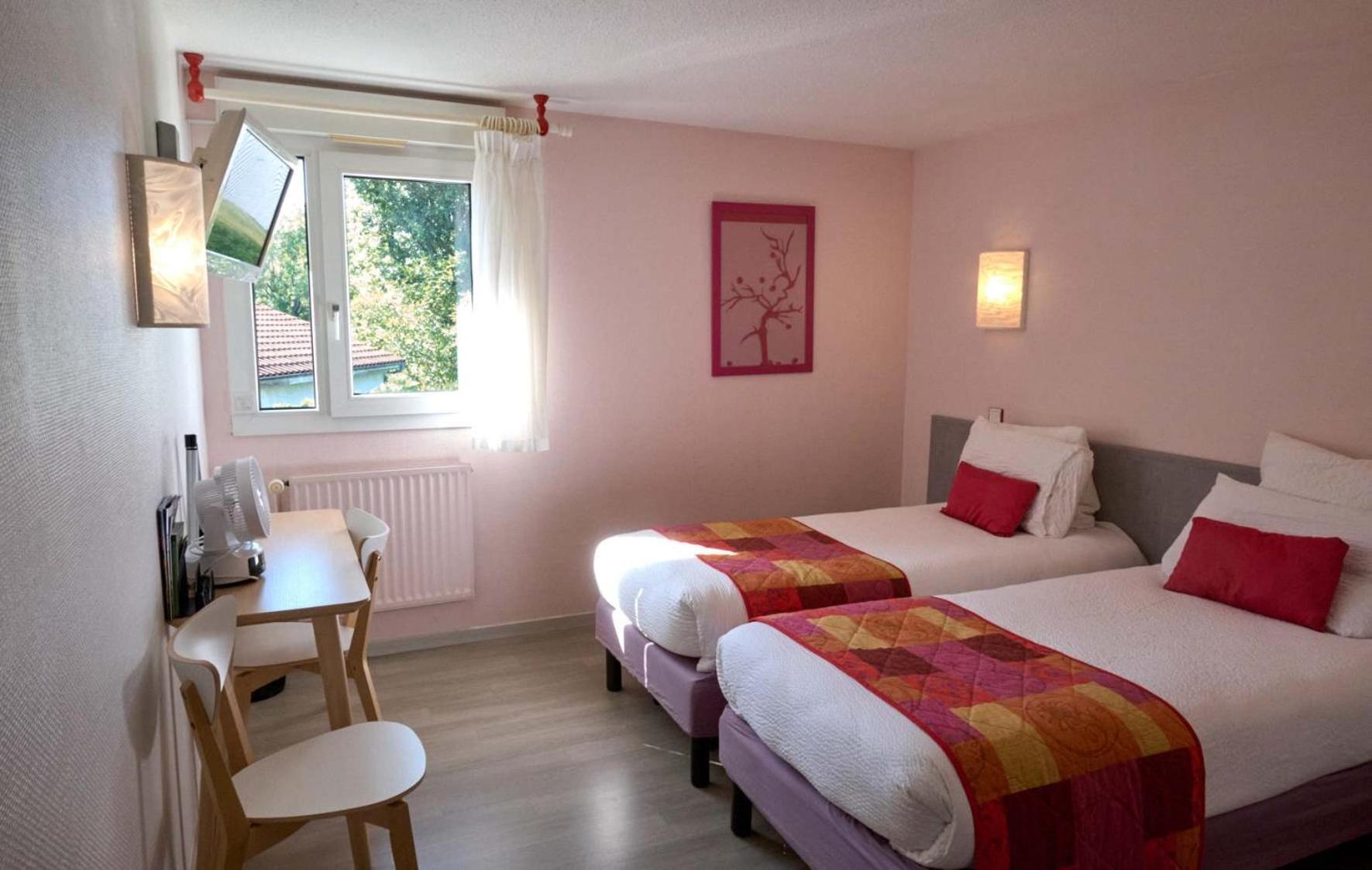 Logis Hotel Le Moulin Des Gardelles Riom Exteriér fotografie