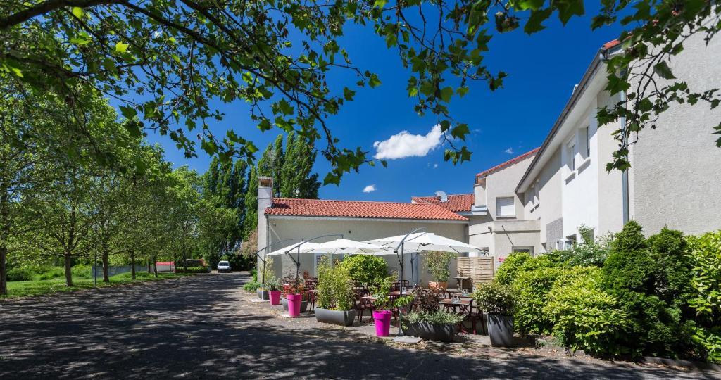 Logis Hotel Le Moulin Des Gardelles Riom Exteriér fotografie