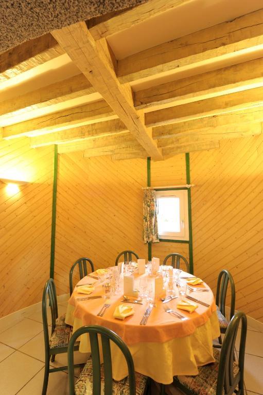 Logis Hotel Le Moulin Des Gardelles Riom Exteriér fotografie