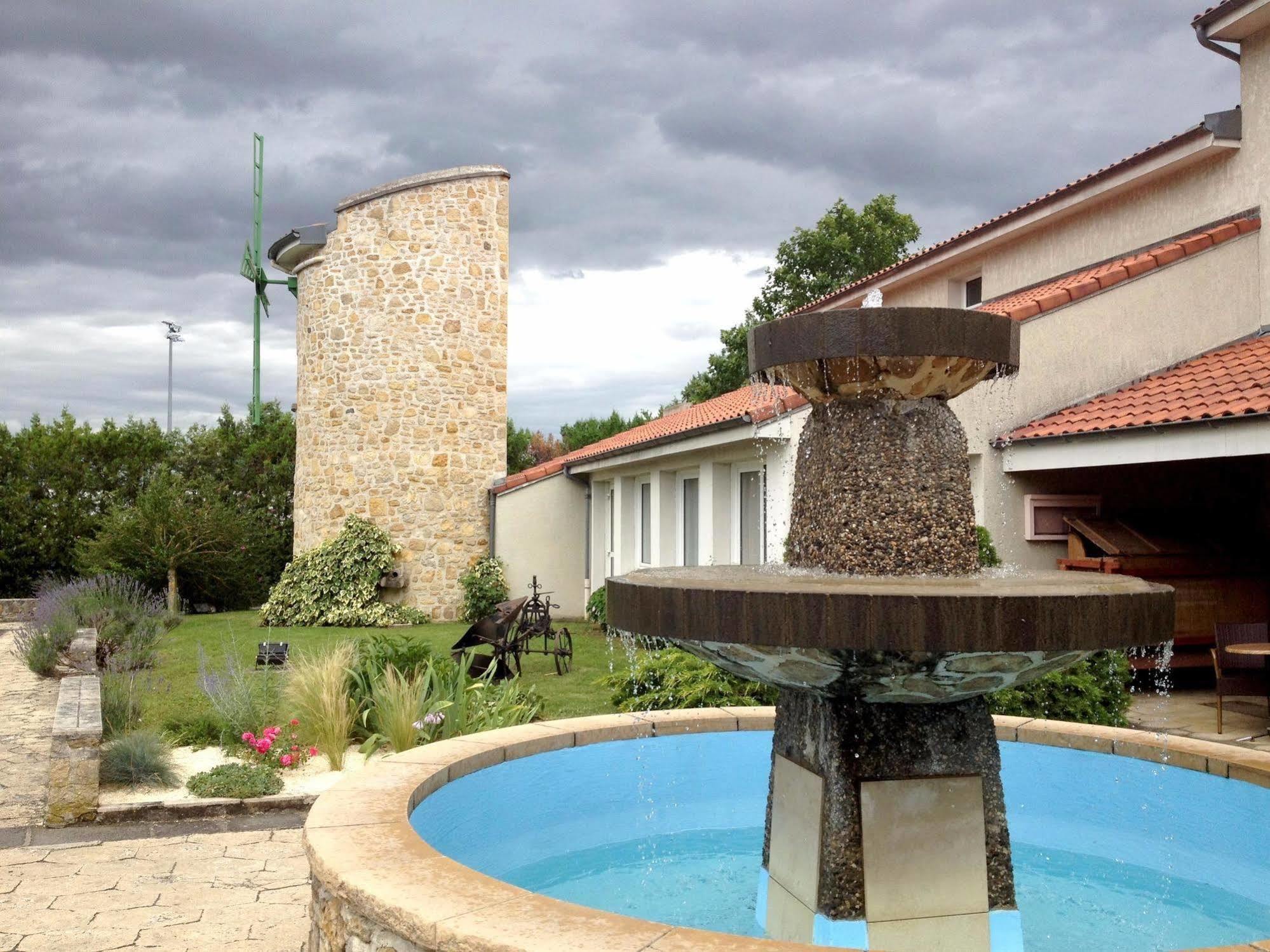 Logis Hotel Le Moulin Des Gardelles Riom Exteriér fotografie