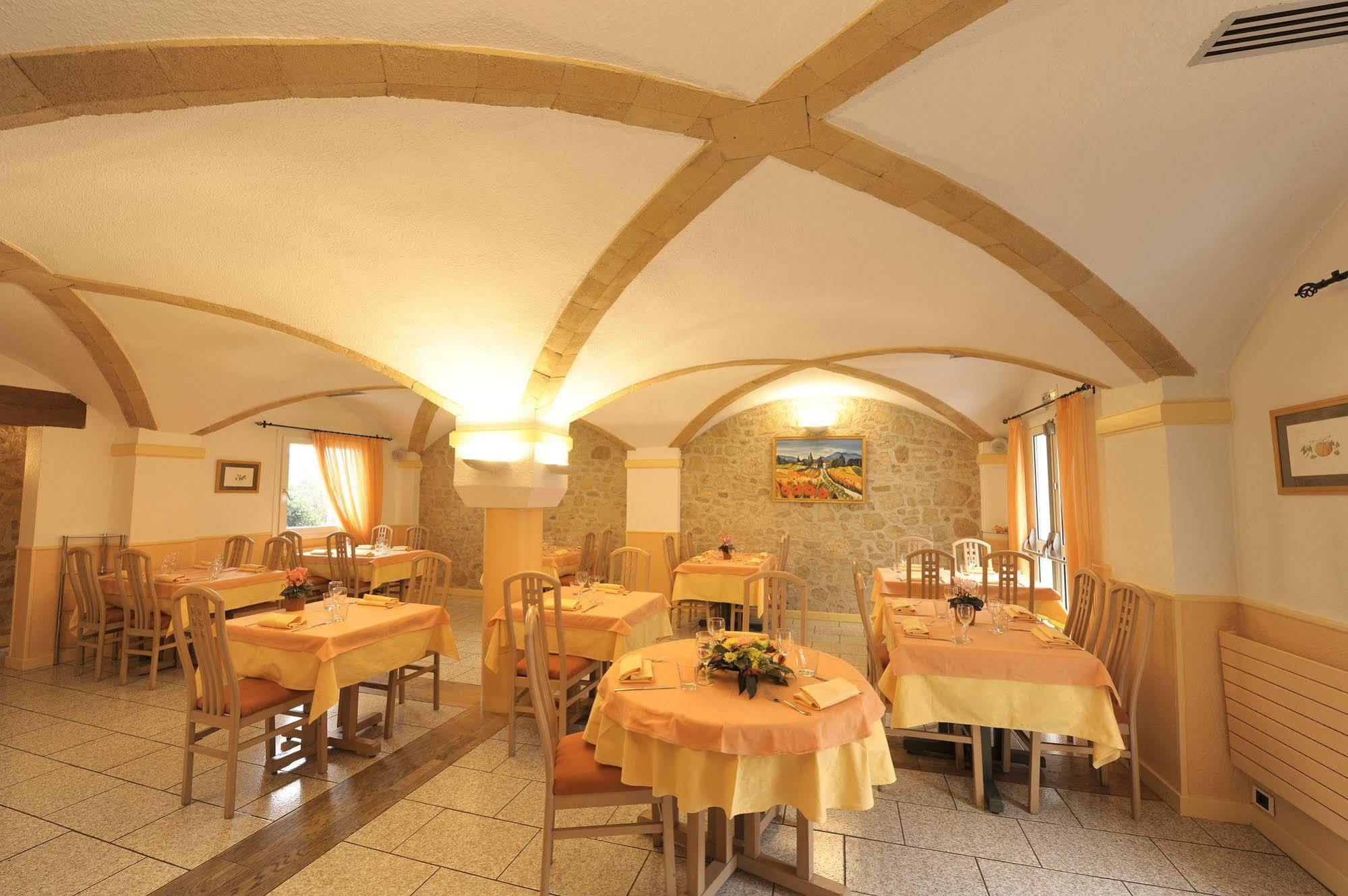 Logis Hotel Le Moulin Des Gardelles Riom Exteriér fotografie