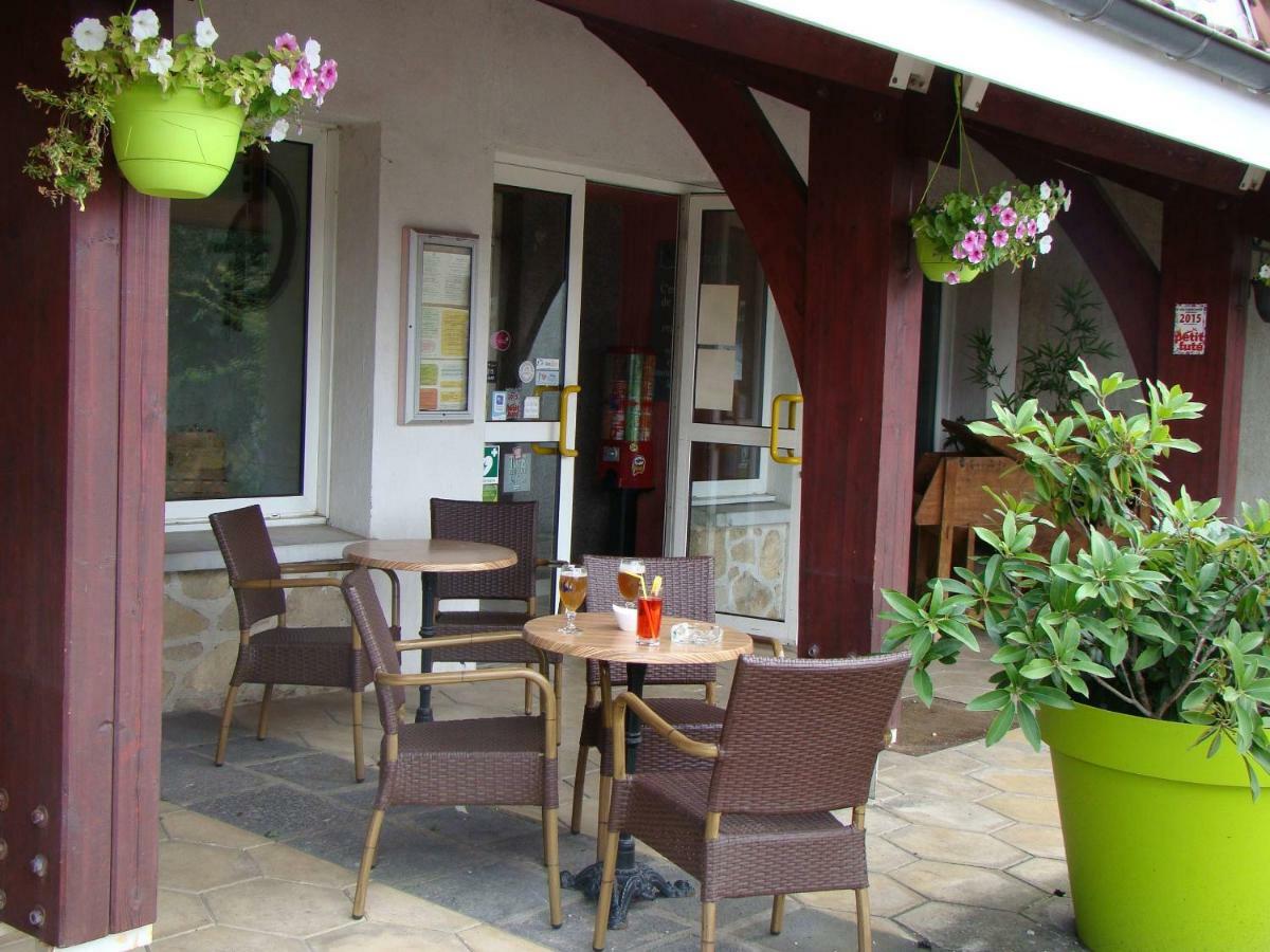Logis Hotel Le Moulin Des Gardelles Riom Exteriér fotografie