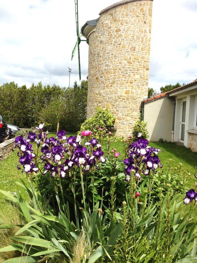 Logis Hotel Le Moulin Des Gardelles Riom Exteriér fotografie
