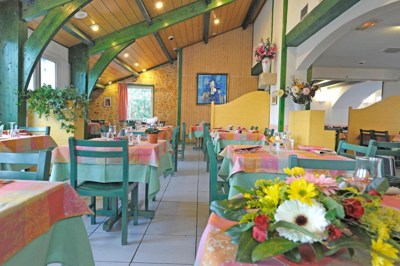 Logis Hotel Le Moulin Des Gardelles Riom Exteriér fotografie